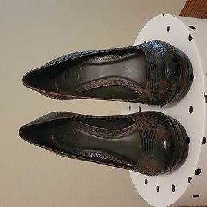 Tory Burch Crocodile Embossed Pumps